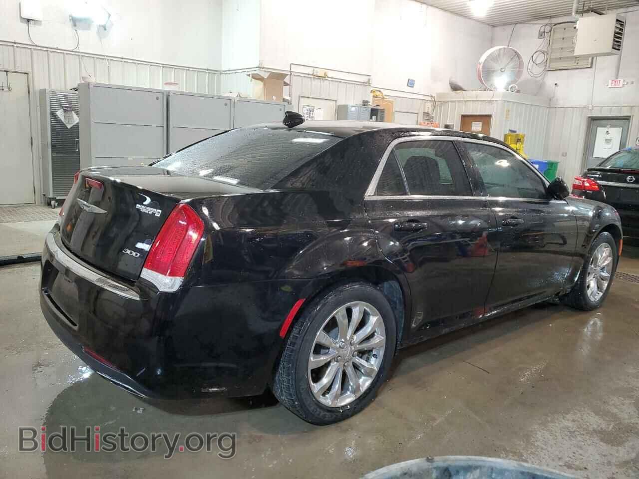 2017 CHRYSLER 300 - VIN: 2C3CCARG0HH544973 - Фото 3