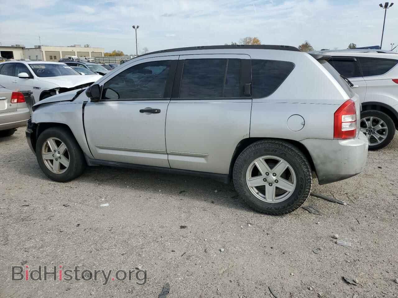 2008 JEEP COMPASS - VIN: 1J8FT47068D729907 - Фото 2