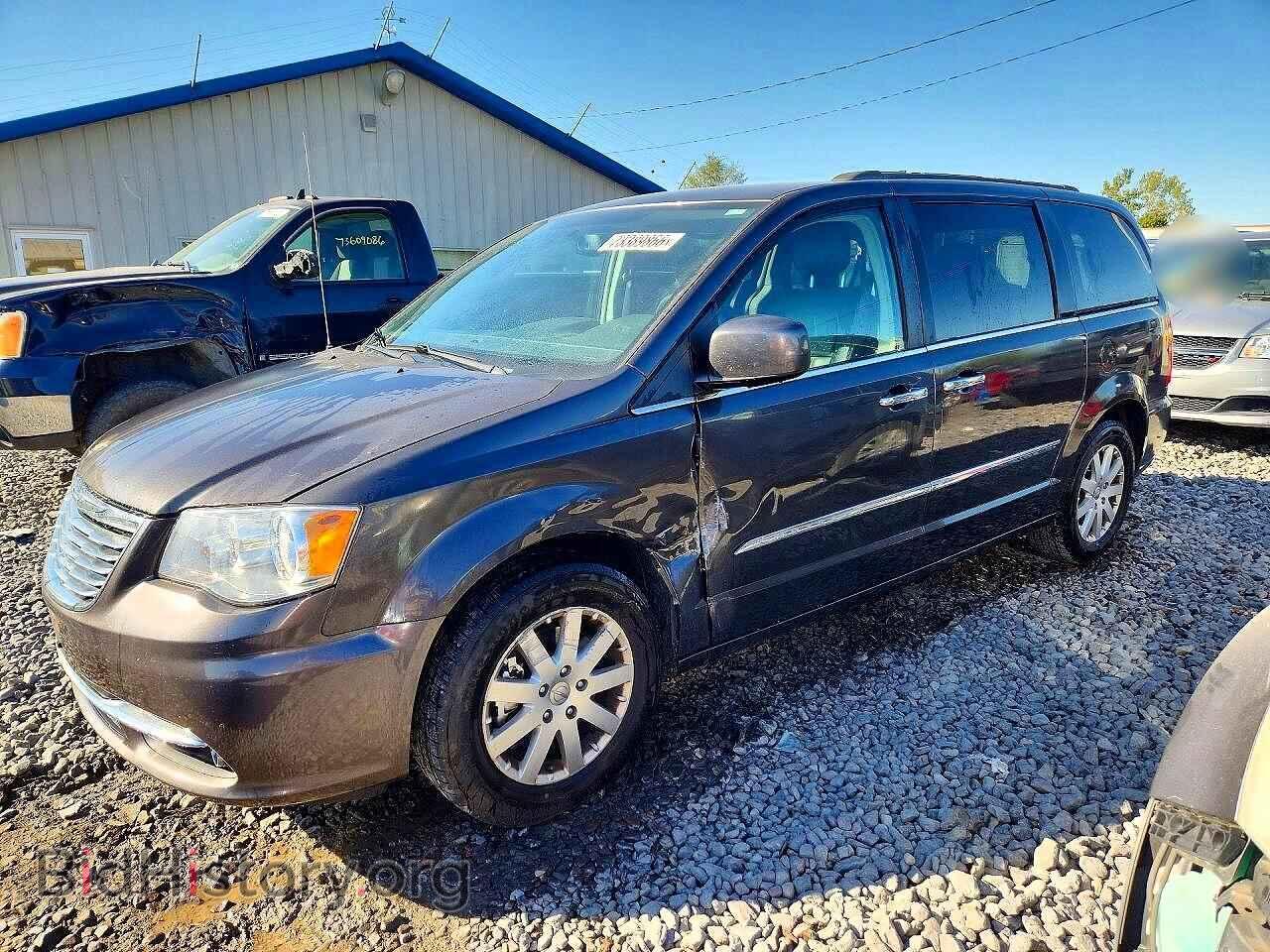 2015 Chrysler MINIVAN Touring (VIN 2C4RC1BG2FR620264) — фото 1 из 15, Copart, повреждение: бок