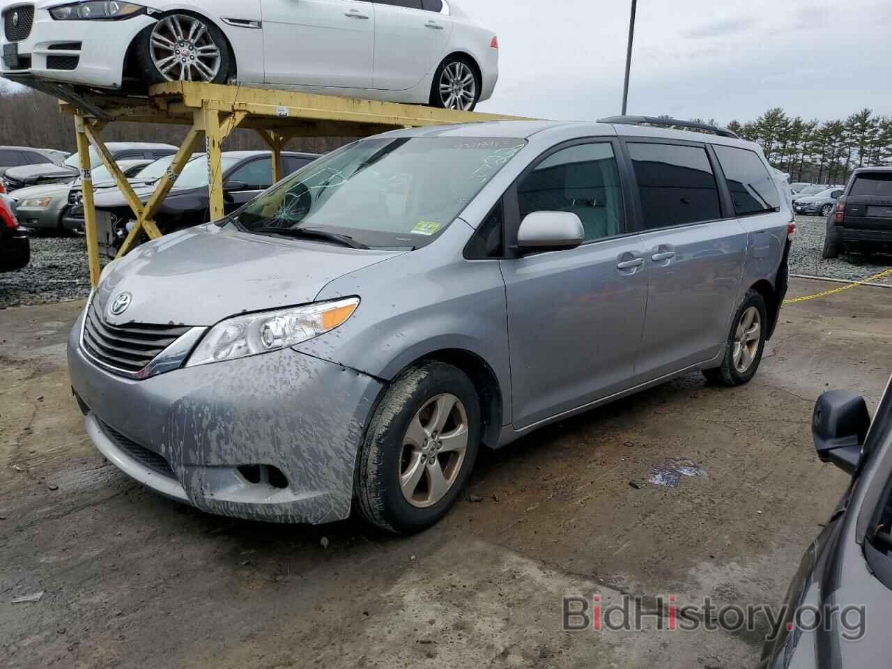 Photo 5TDKK3DC0DS318356 - TOYOTA SIENNA 2013