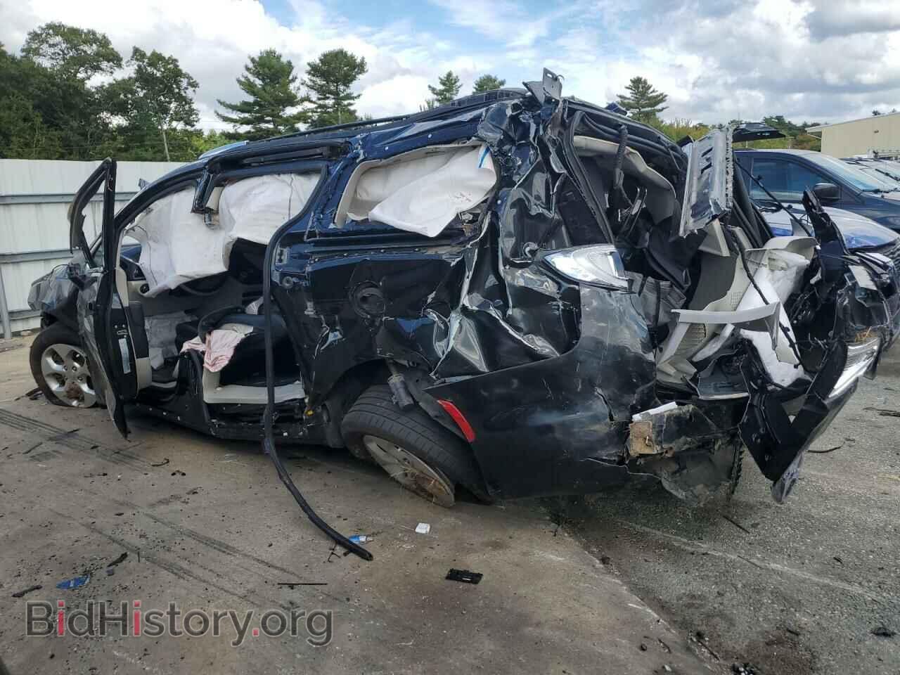 2017 CHRYSLER PACIFICA - VIN: 2C4RC1EG3HR764002 - Photo 2