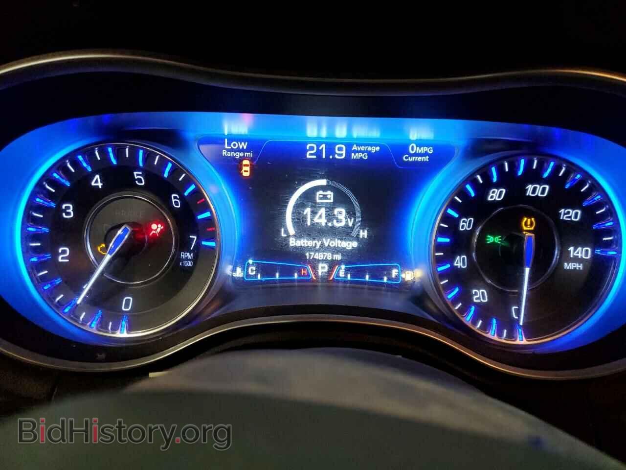 2016 CHRYSLER 300 - VIN: 2C3CCAAG1GH200000 - Фото 9