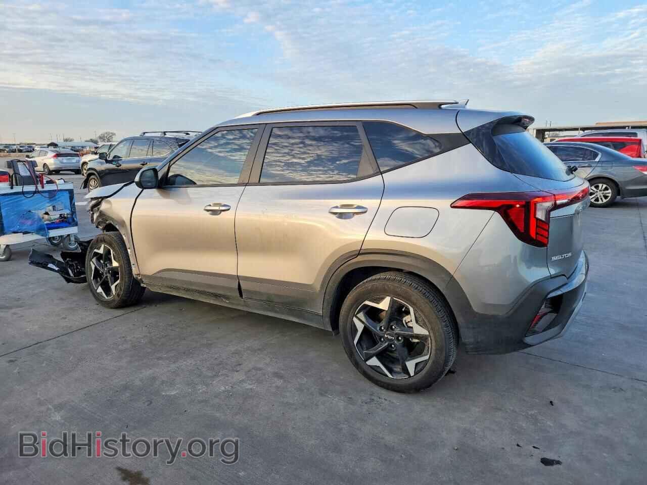 2025 KIA SELTOS - VIN: KNDEU2AA4S7738522 - Фото 2