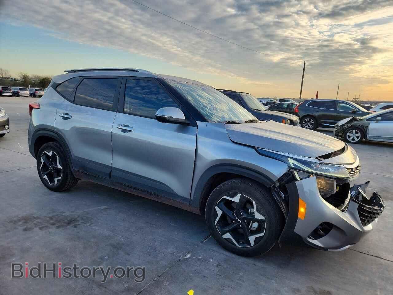 2025 KIA SELTOS - VIN: KNDEU2AA4S7738522 - Фото 4