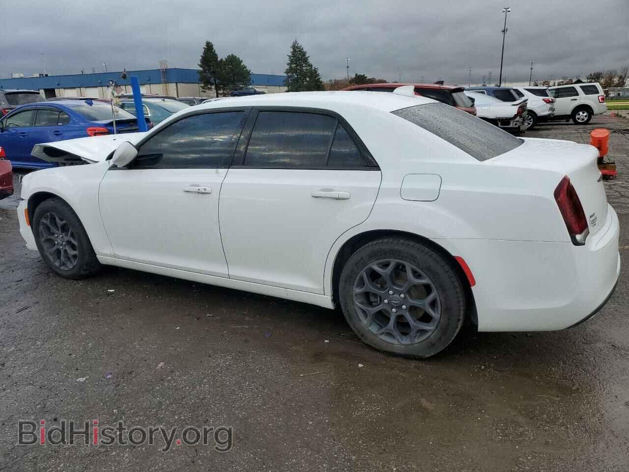 2019 CHRYSLER 300 - VIN: 2C3CCAGG2KH610630 - Фото 2