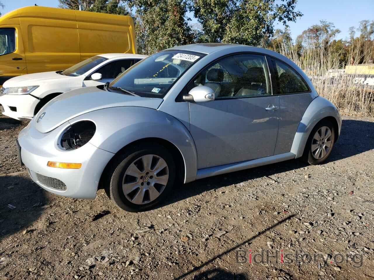 Photo 3VWRW3AG0AM027181 - VOLKSWAGEN BEETLE 2010