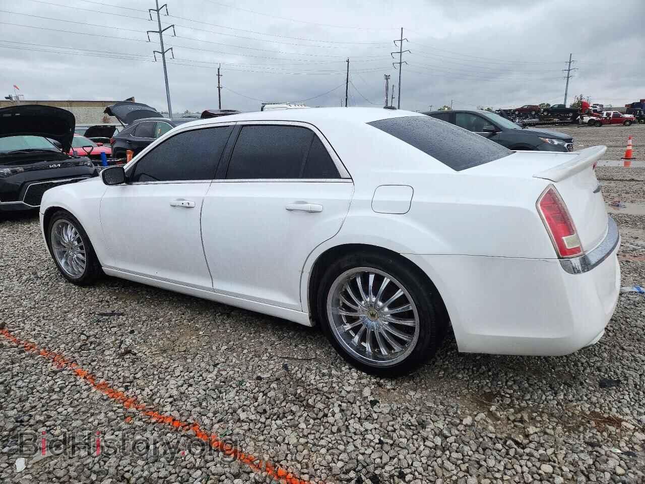 2012 CHRYSLER 300 - VIN: 2C3CCAAGXCH313082 - Photo 2