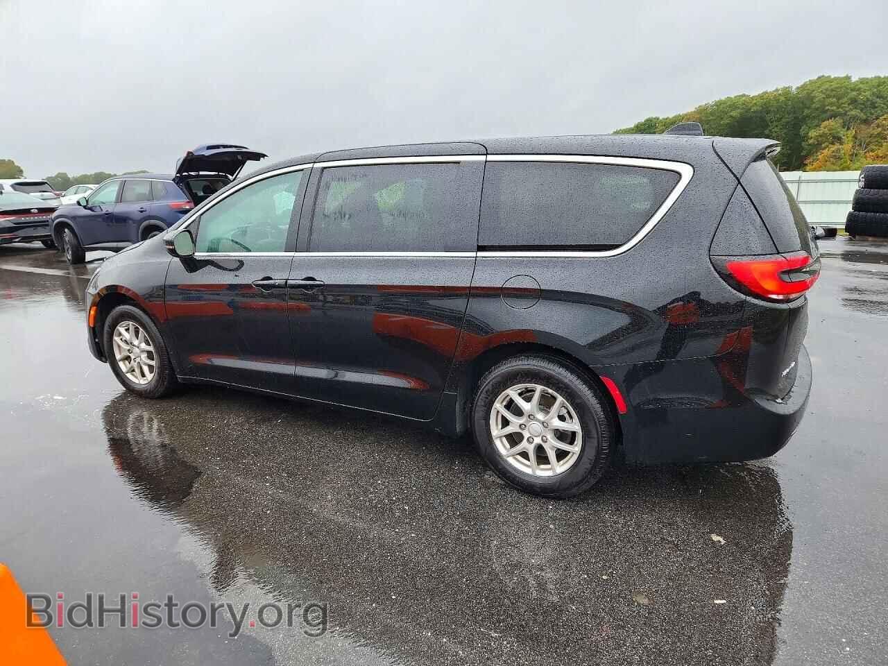 2027 Chrysler PACIFICA (VIN 2C4RC1BG0VR573637) — фото 2 из 13