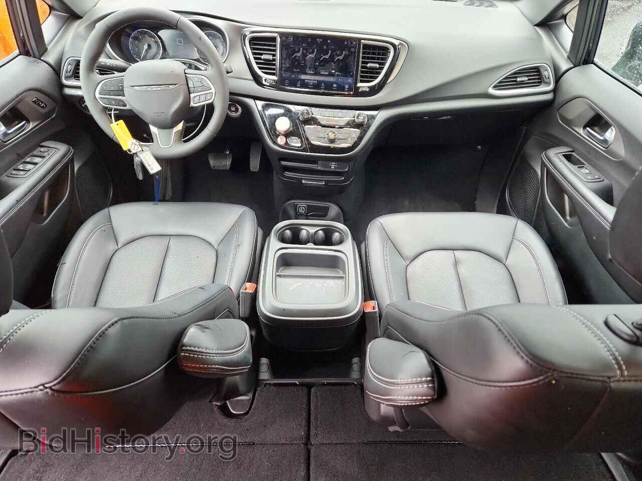 2027 Chrysler PACIFICA (VIN 2C4RC1BG0VR573637) — фото 8 из 13