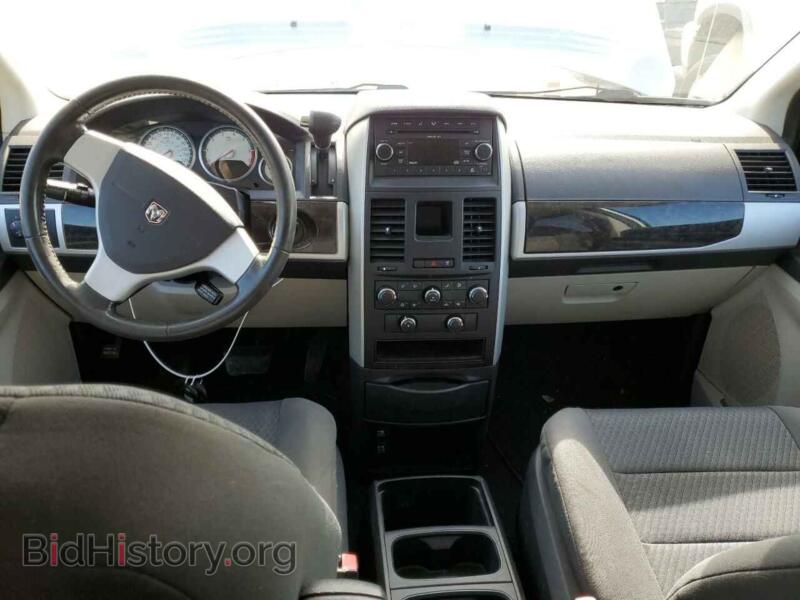 2010 Dodge CARAVAN (VIN 2D4RN5D19AR118583) — photo 8 of 13