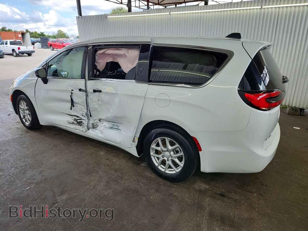 2027 Chrysler PACIFICA (VIN 2C4RC1BG2VR592643) — photo 2 of 13