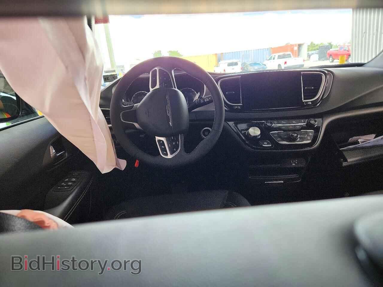 2027 Chrysler PACIFICA (VIN 2C4RC1BG2VR592643) — photo 9 of 13