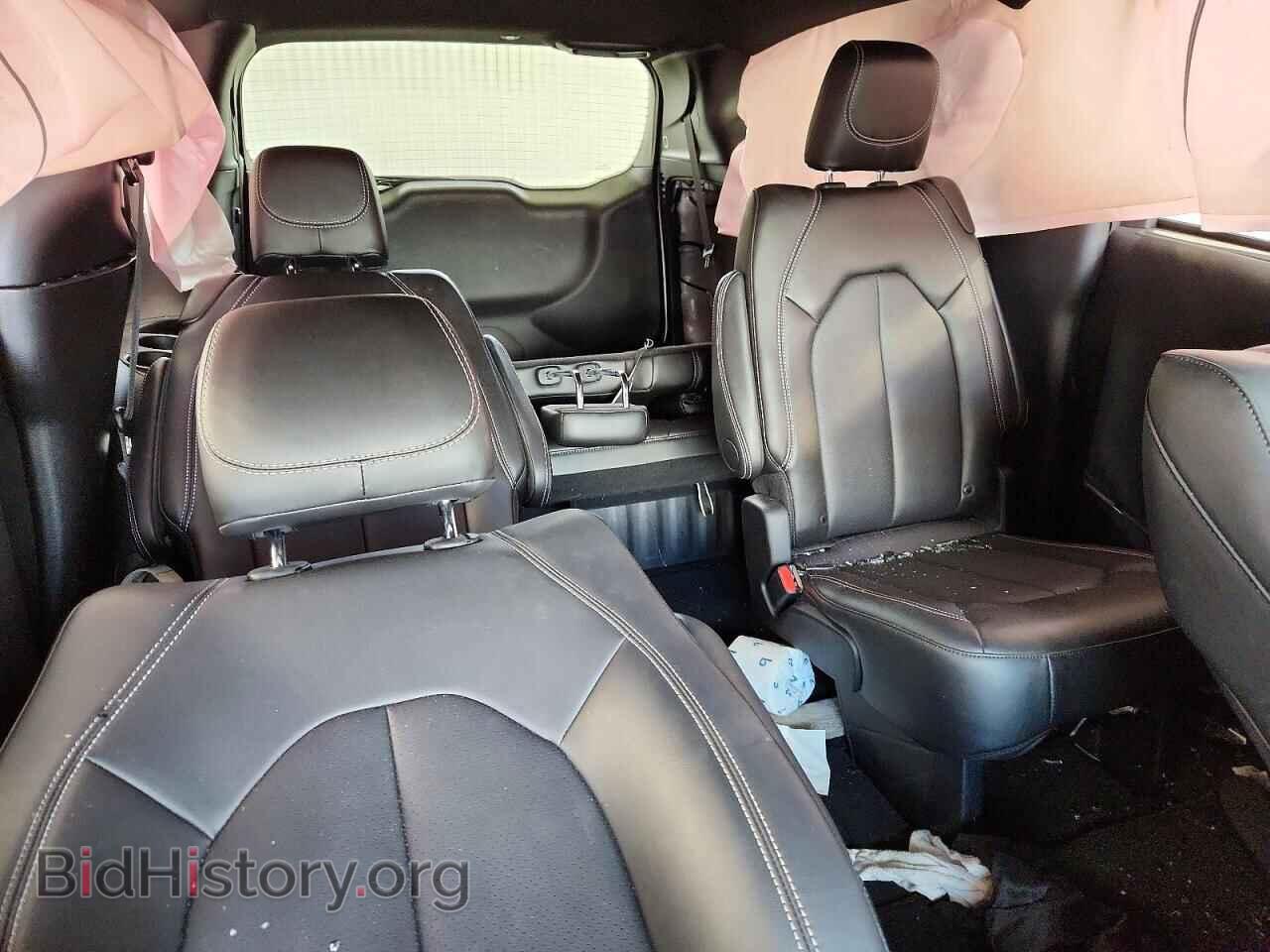 2027 Chrysler PACIFICA (VIN 2C4RC1BG2VR592643) — photo 10 of 13