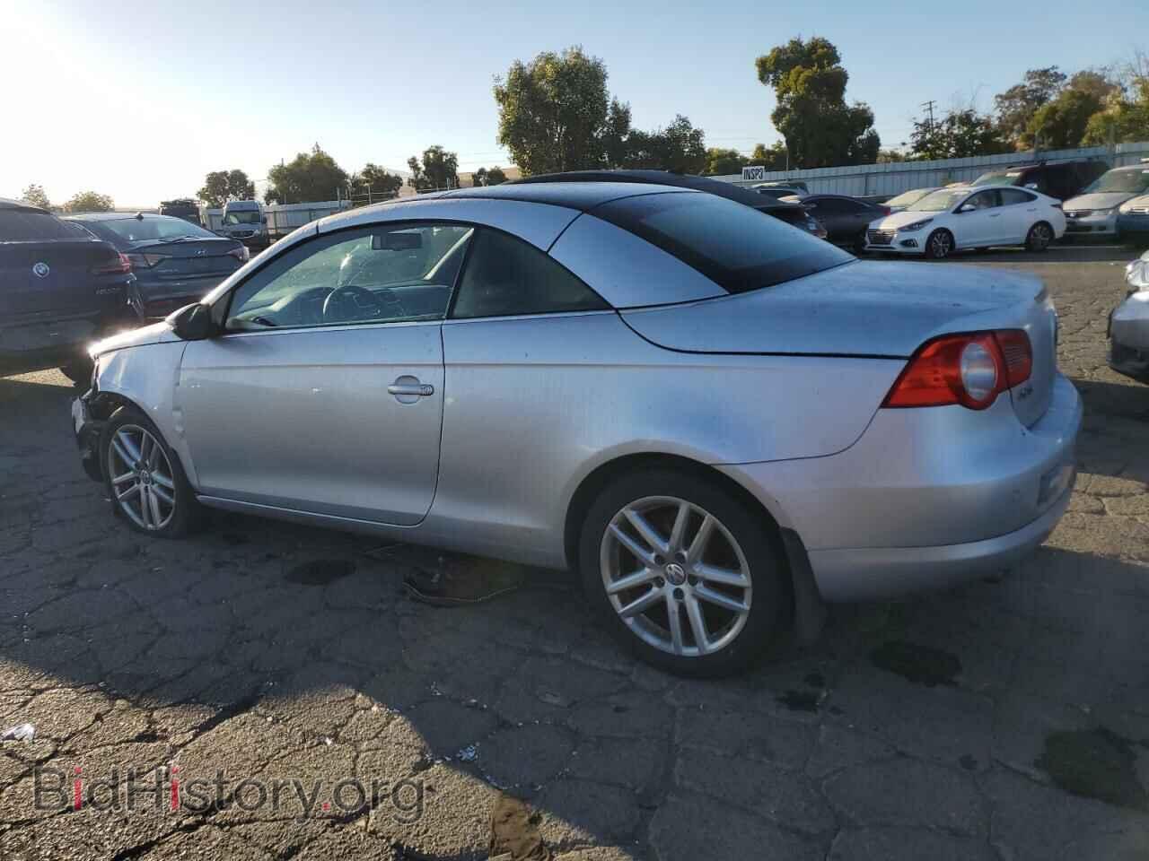2011 VOLKSWAGEN EOS - VIN: WVWFW7AH9BV004592 - Фото 2