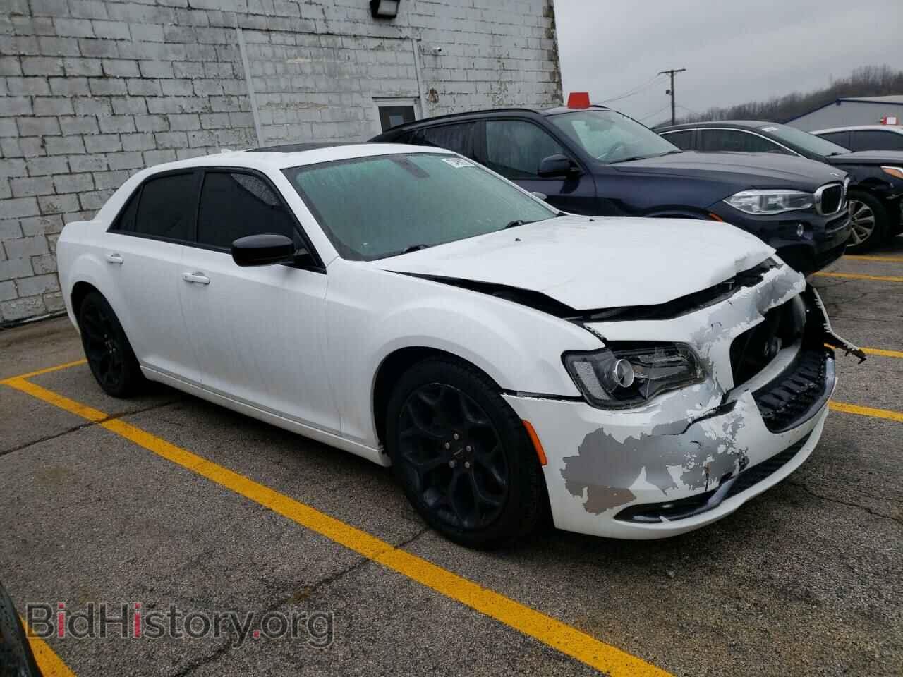 2019 CHRYSLER 300 - VIN: 2C3CCAAG2KH610006 - Фото 4