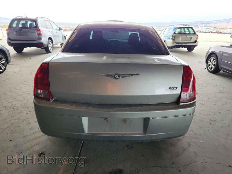 2005 Chrysler 300 (VIN 2C3JA43R15H134252) — photo 6 of 12