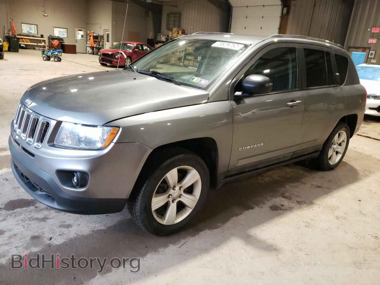 Photo 1J4NF1FB3BD277699 - JEEP COMPASS 2011
