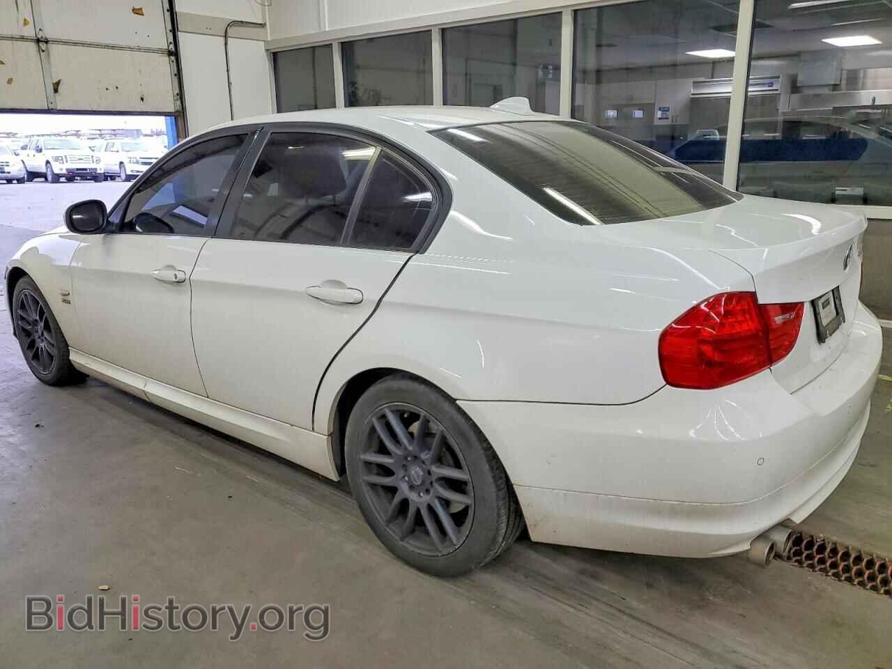 2011 BMW 3 SERIES - VIN: WBAPK7C54BF083566 - Фото 2