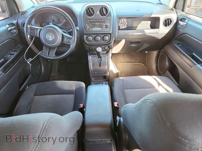 2011 Jeep COMPASS (VIN 1J4NF1FBXBD240603) — photo 8 of 13