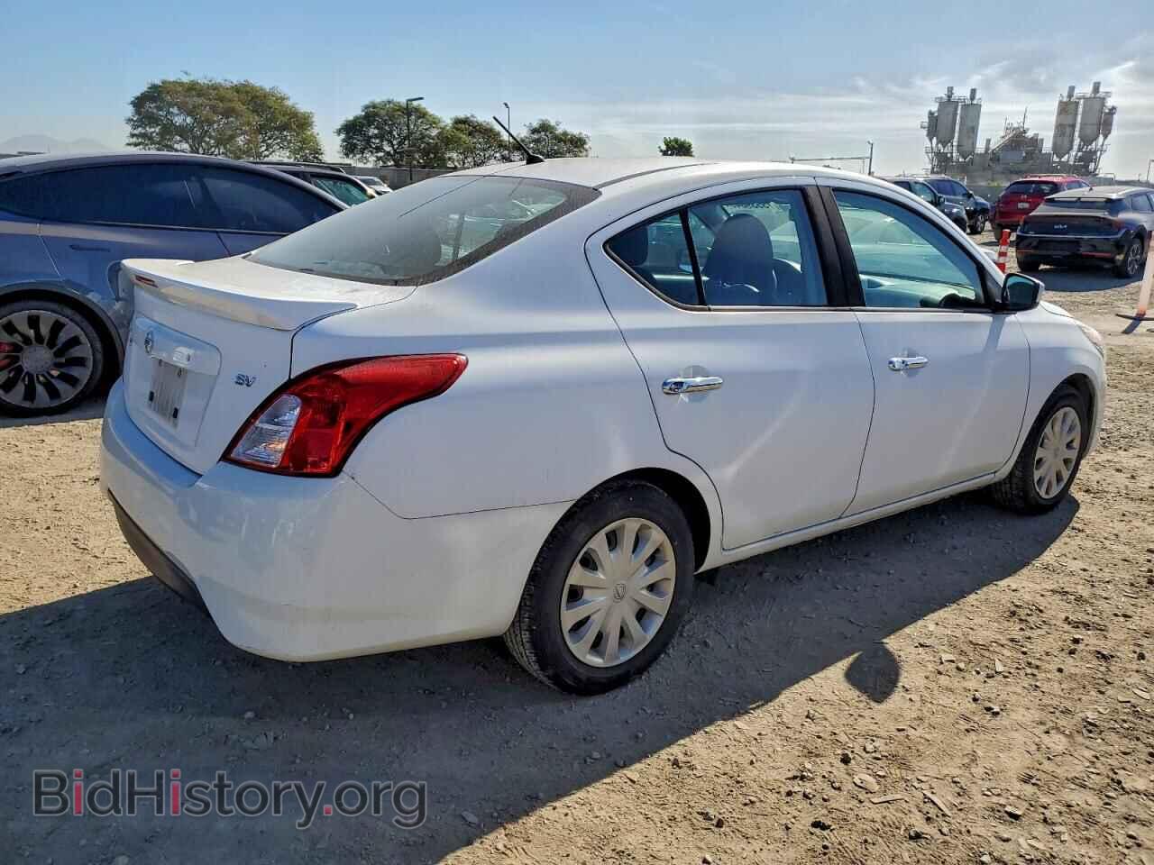 2017 NISSAN VERSA - VIN: 3N1CN7AP6HK460077 - Фото 3