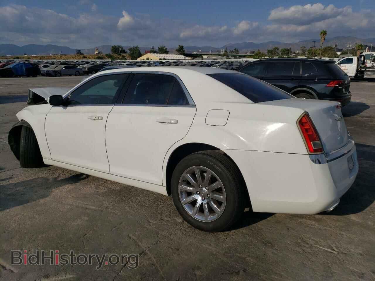 2013 CHRYSLER 300 - VIN: 2C3CCAAG4DH588609 - Фото 2