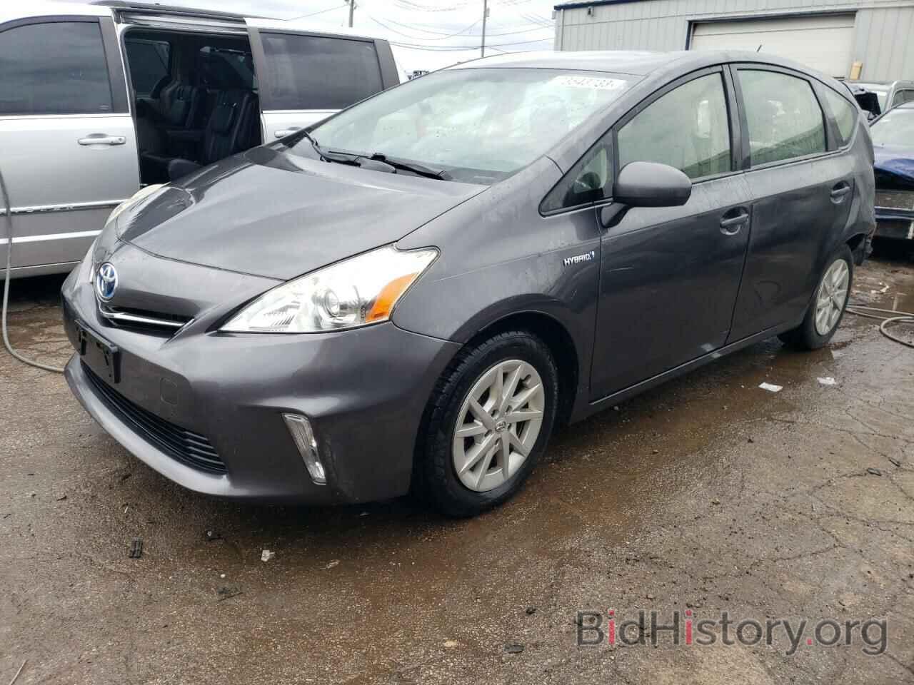 Prius v 2014