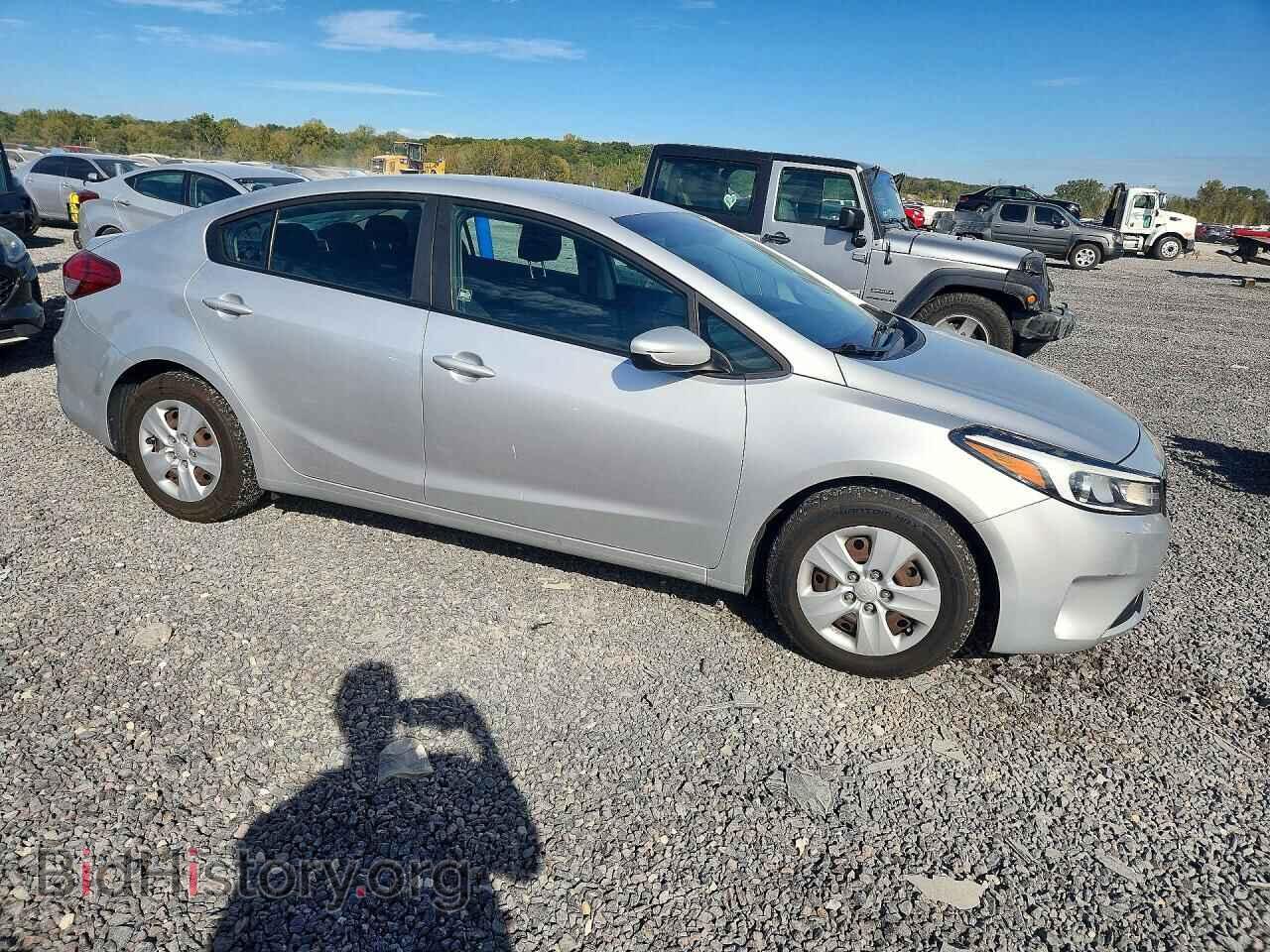 2017 Kia FORTE (VIN 3KPFK4A77HE027061) — фото 4 из 12