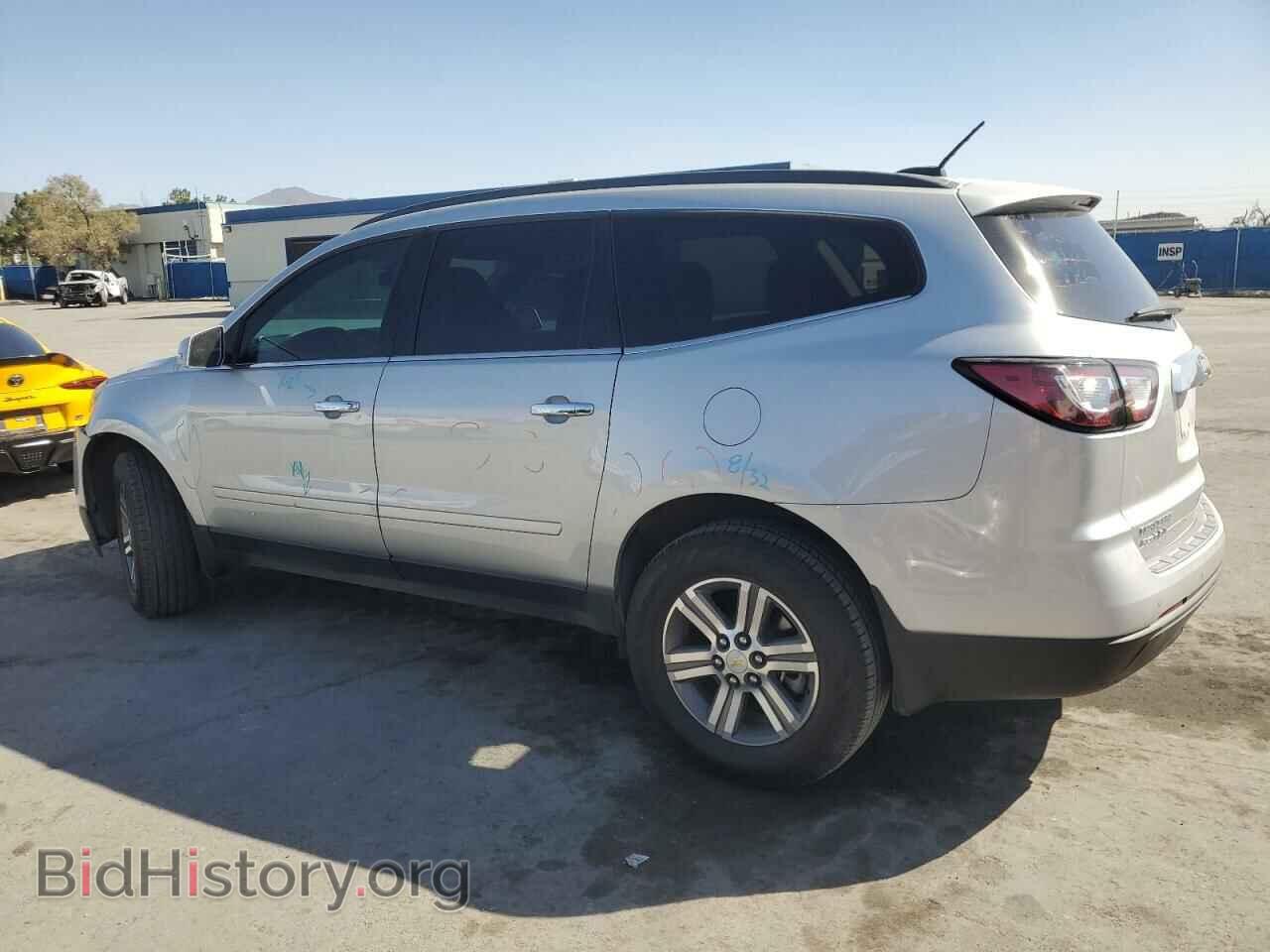 2017 CHEVROLET TRAVERSE - VIN: 1GNKRGKD5HJ215605 - Фото 2