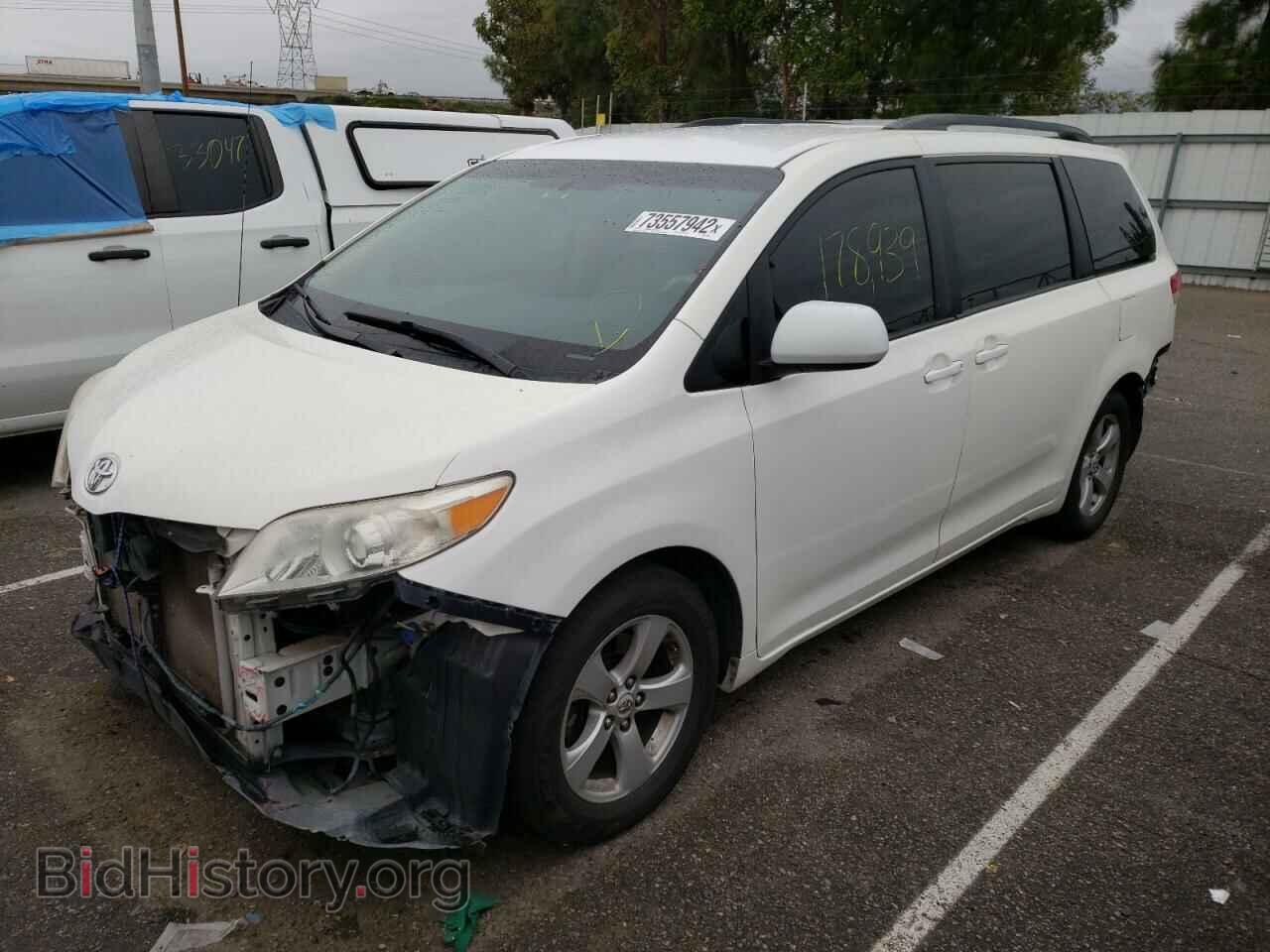 Photo 5TDKK3DC2BS115871 - TOYOTA SIENNA 2011