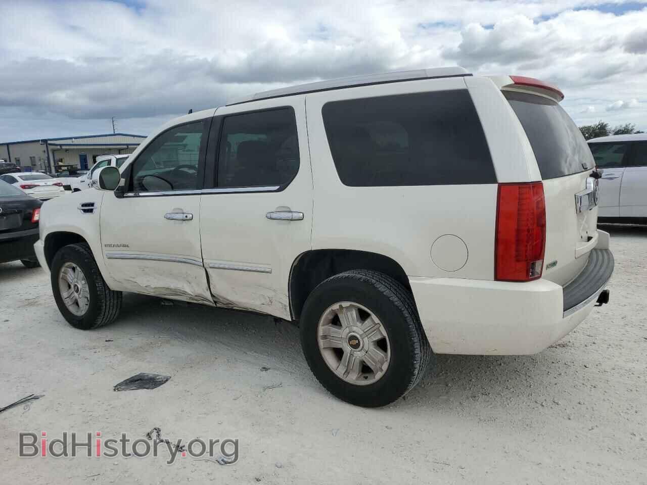 2011 CADILLAC ESCALADE - VIN: 1GYS3CEF3BR142799 - Фото 2