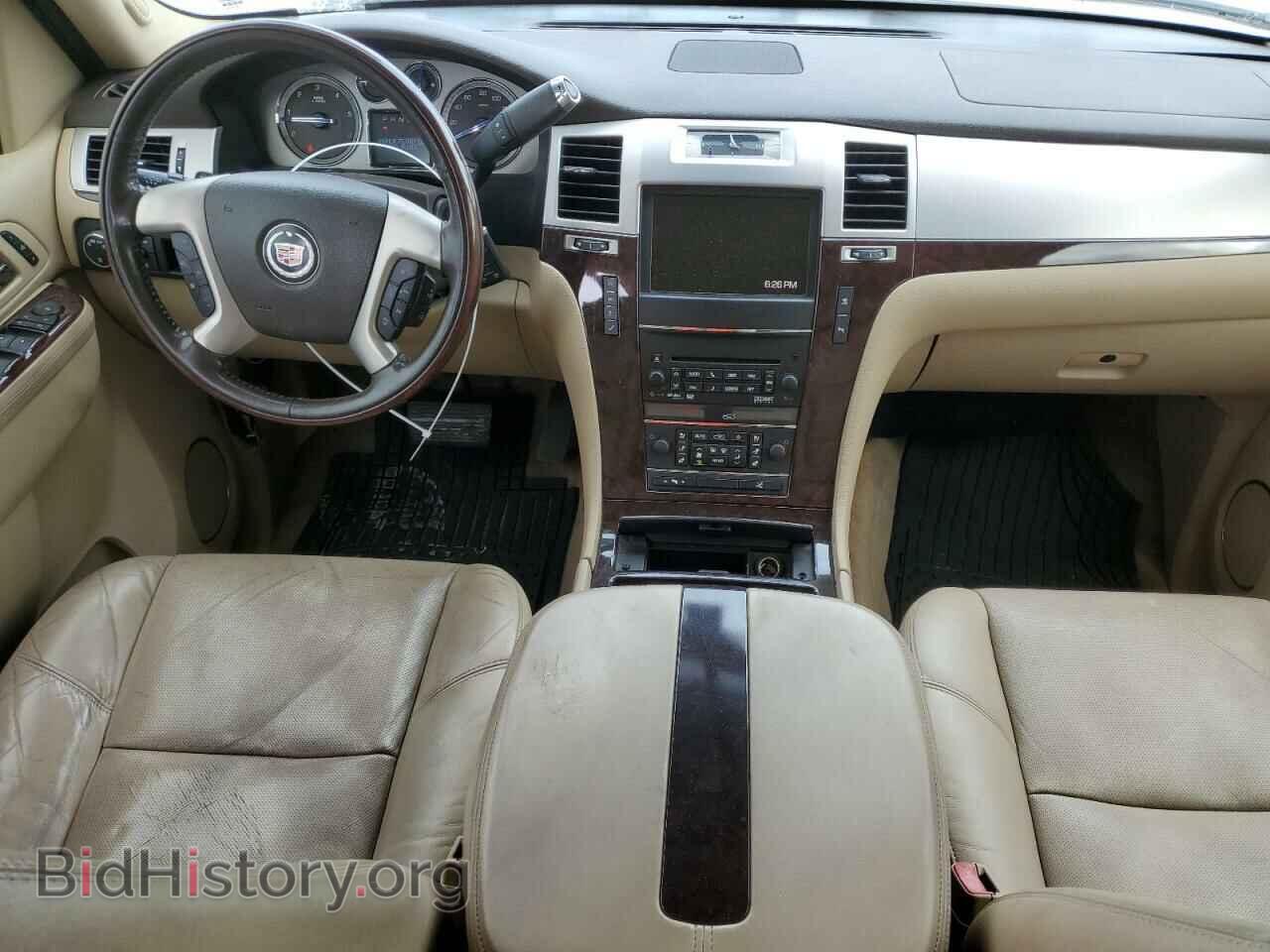 2011 CADILLAC ESCALADE - VIN: 1GYS3CEF3BR142799 - Фото 8
