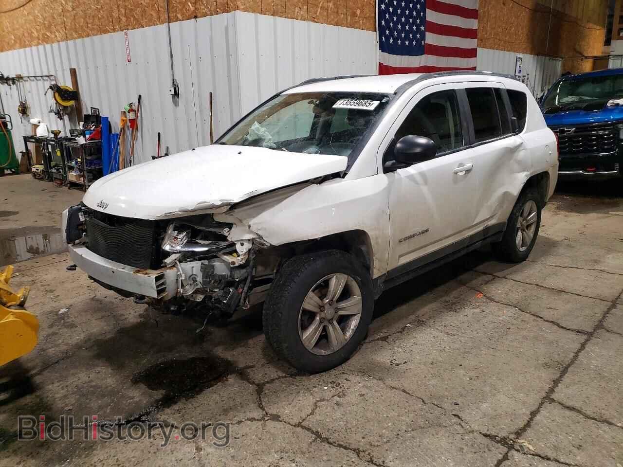 Photo 1J4NF1FBXBD169855 - JEEP COMPASS 2011