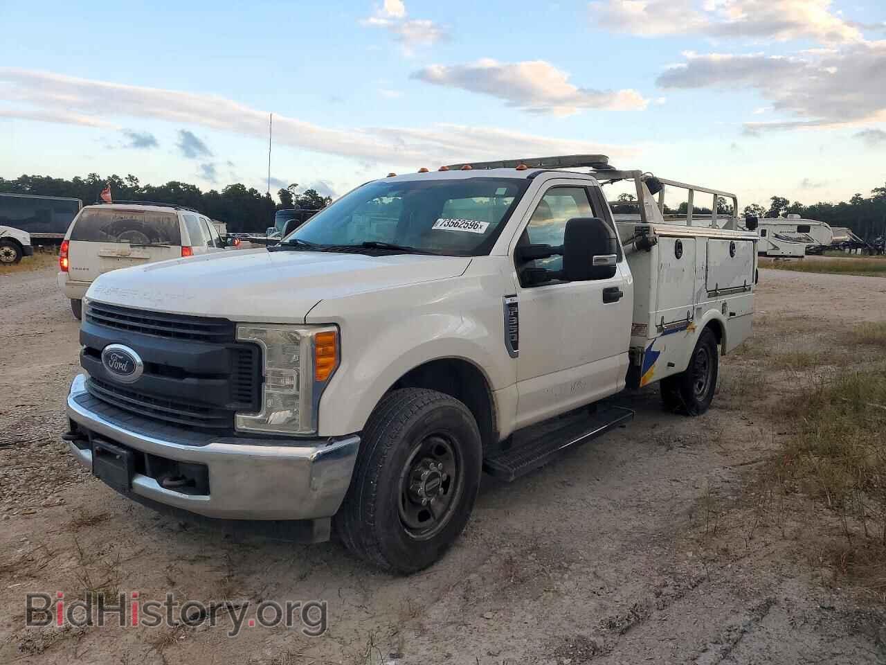 Фотография 1FDRF3E68HEE58724 - FORD F350 2017