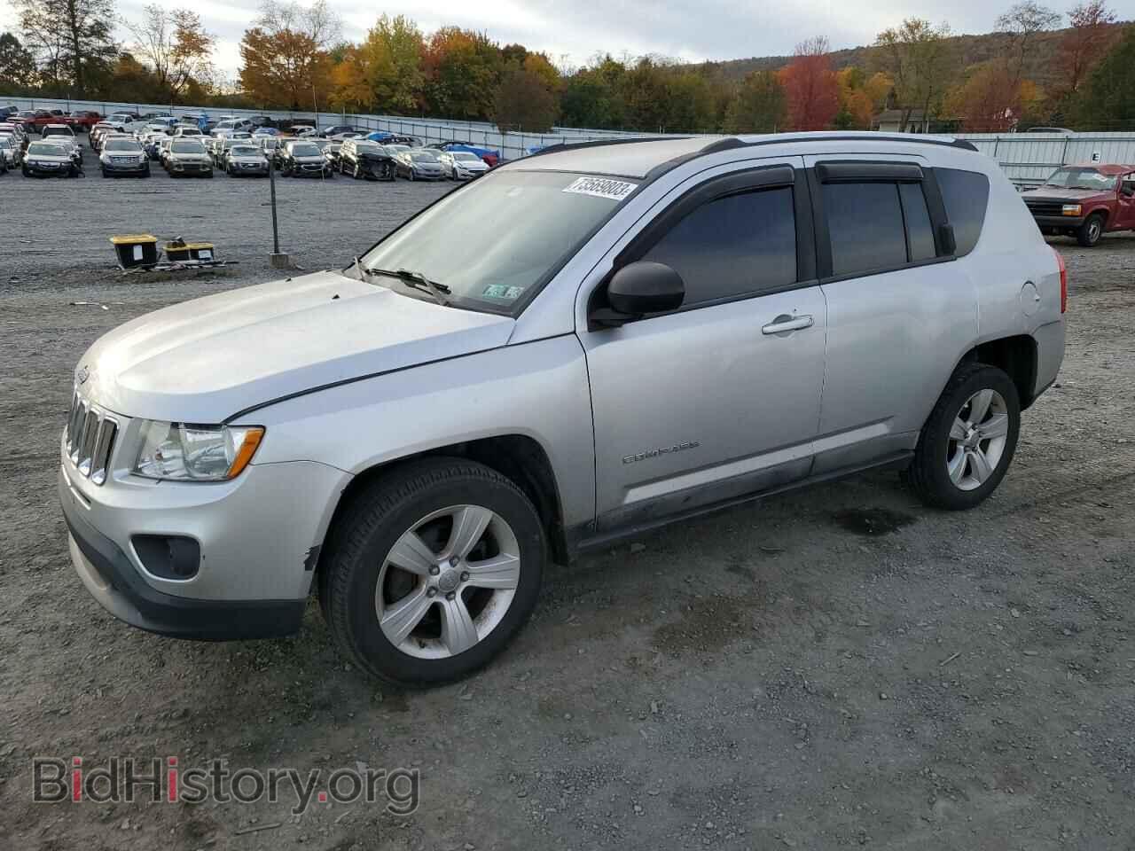 Photo 1J4NF1FBXBD134930 - JEEP COMPASS 2011