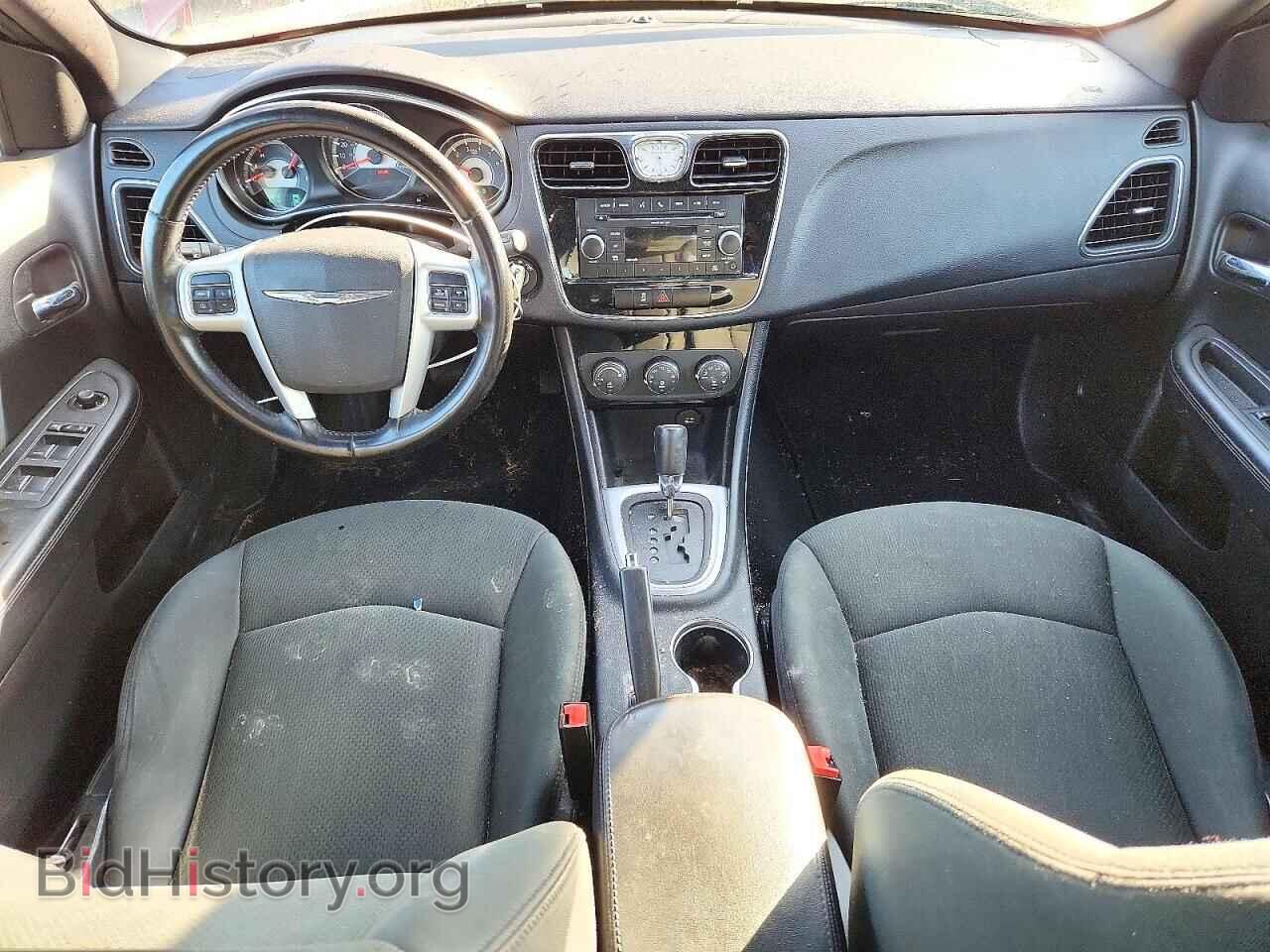 2011 Chrysler 200 (VIN 1C3BC1FB2BN570624) — photo 8 of 12