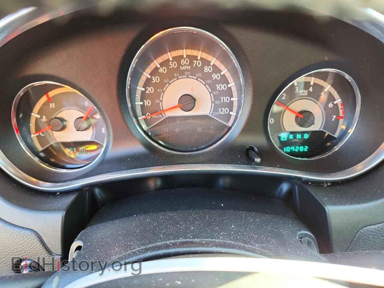 2011 Chrysler 200 (VIN 1C3BC1FB2BN570624) — photo 9 of 12