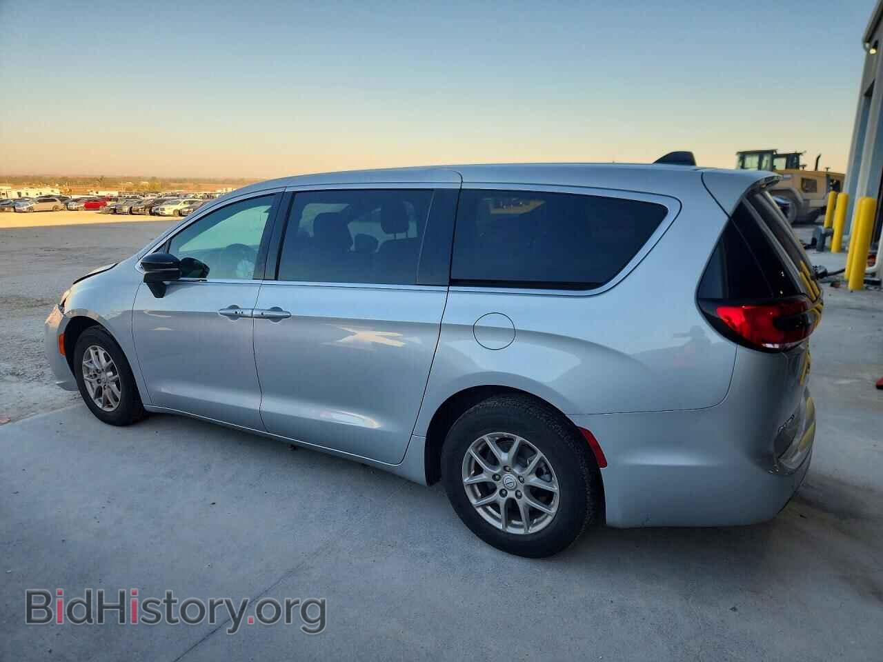 2026 Chrysler PACIFICA (VIN 2C4RC1BG1TR193543) — photo 2 of 14