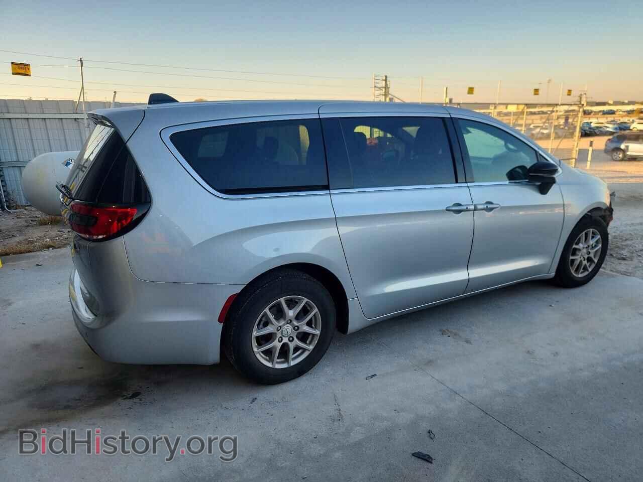 2026 Chrysler PACIFICA (VIN 2C4RC1BG1TR193543) — photo 3 of 14