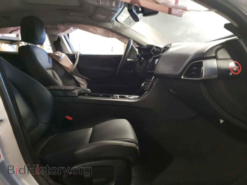 2017 Jaguar XE (VIN SAJAR4BG7HA960242) — фото 7 из 13