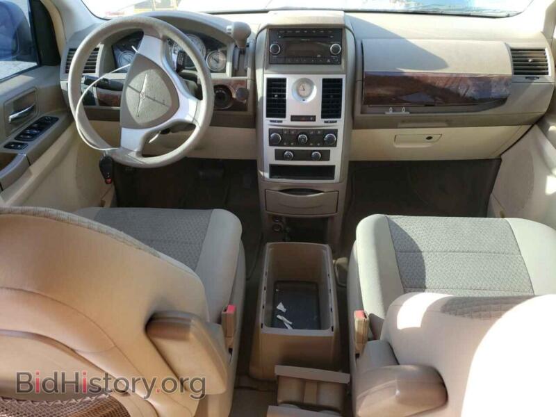 2010 Chrysler MINIVAN (VIN 2A4RR4DE7AR162011) — photo 8 of 13