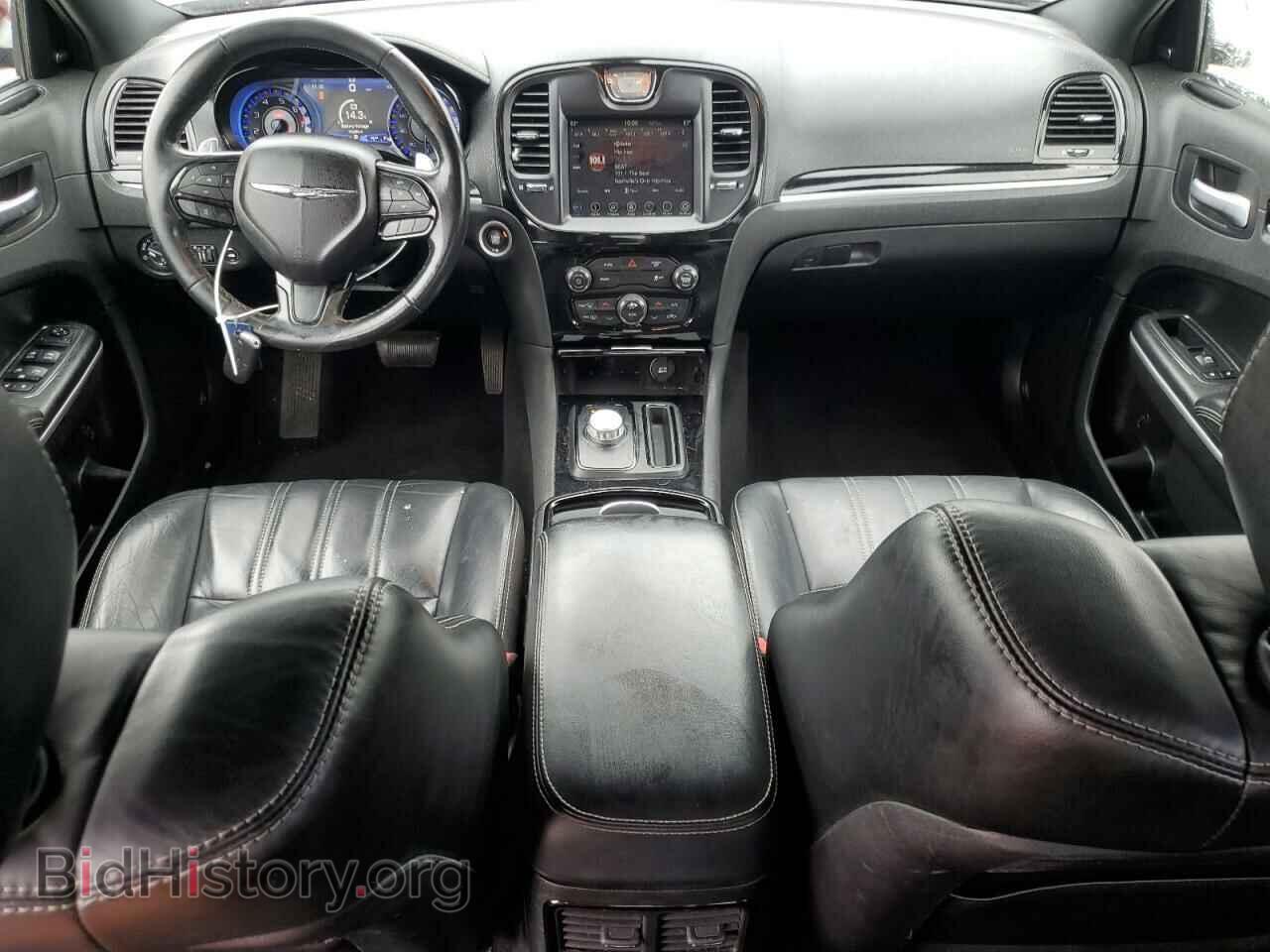 2019 CHRYSLER 300 - VIN: 2C3CCABG1KH569558 - Фото 8
