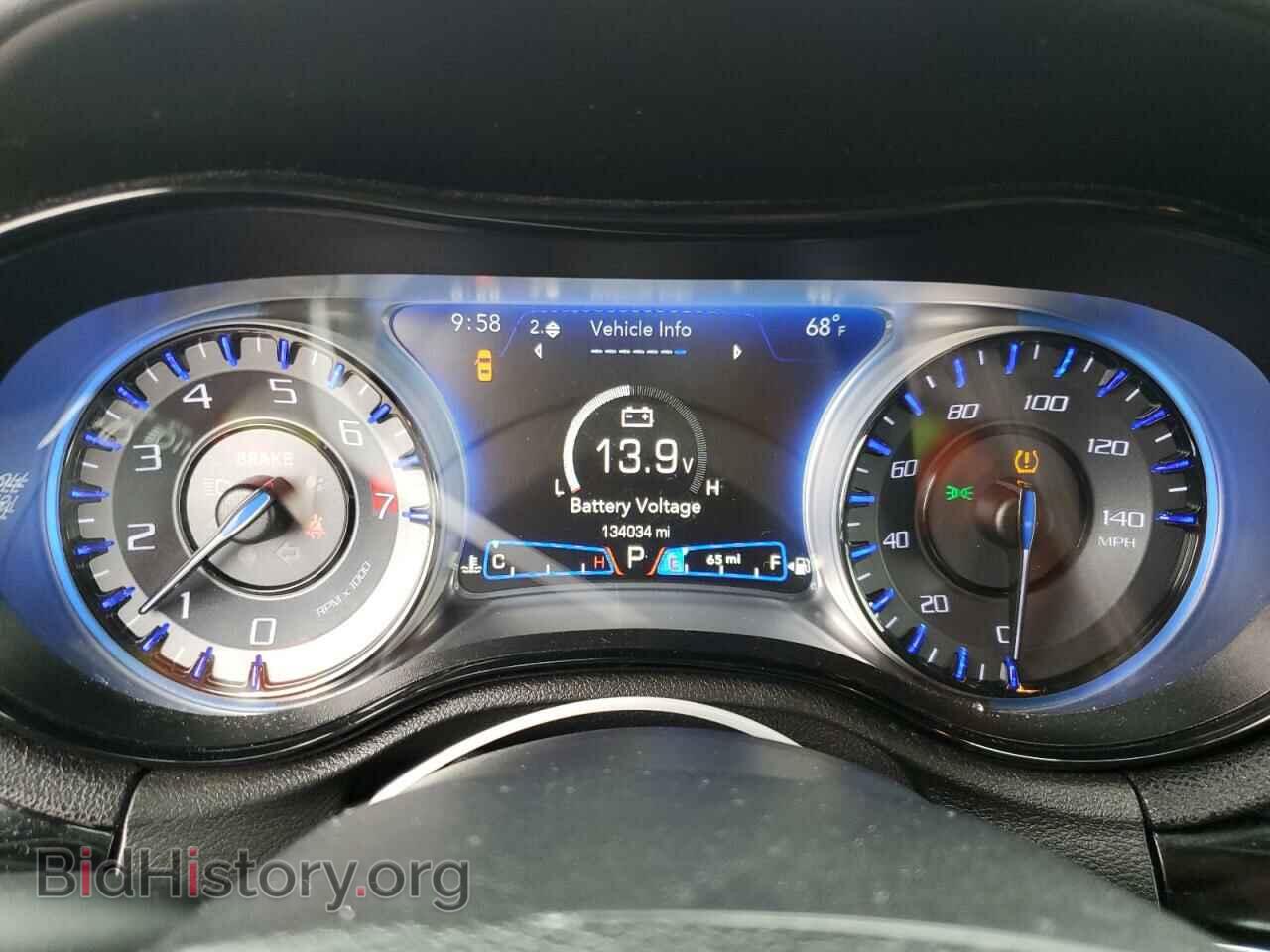 2019 CHRYSLER 300 - VIN: 2C3CCABG1KH569558 - Фото 9