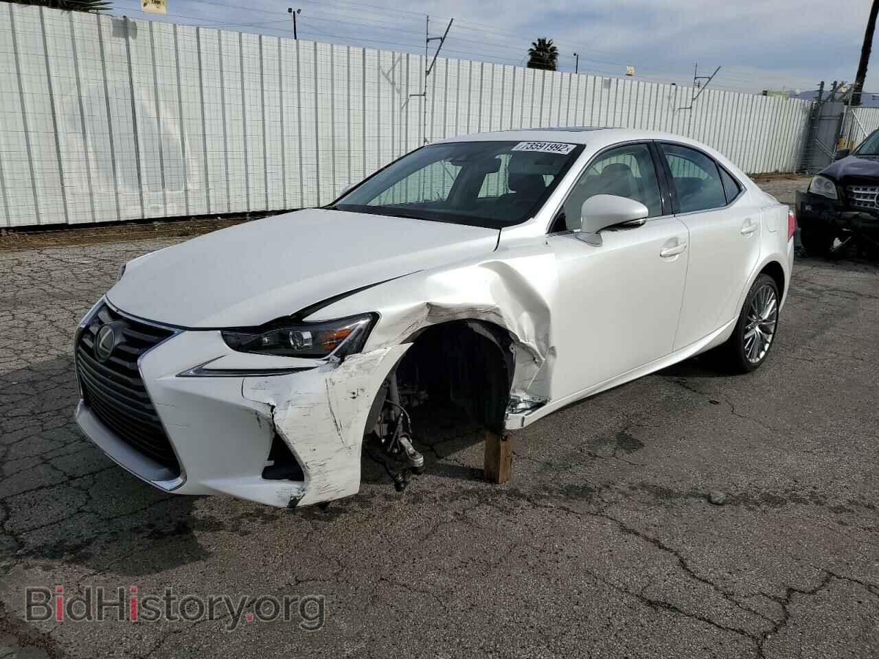 Photo JTHBA1D28H5056241 - LEXUS IS 2017