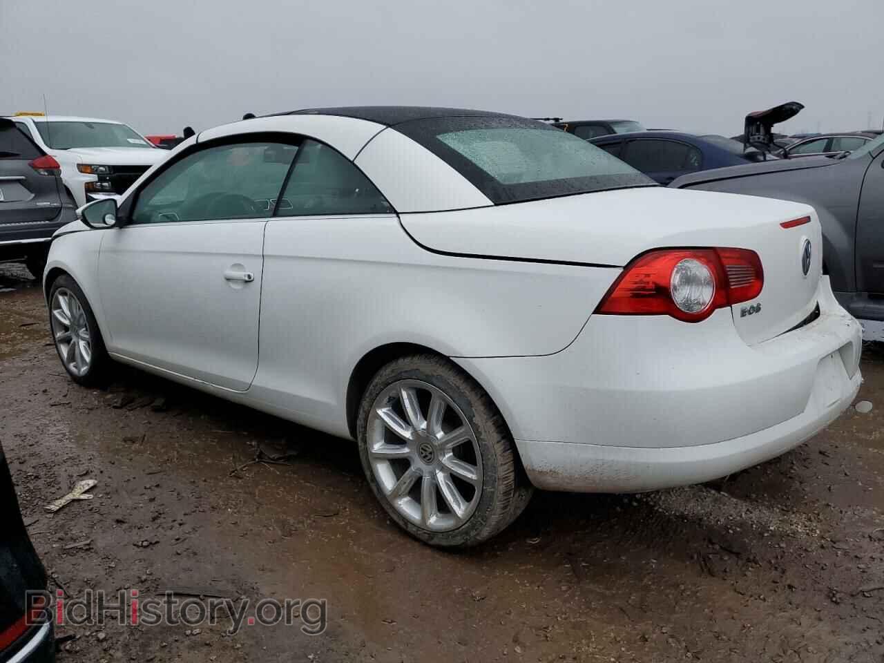 2011 VOLKSWAGEN EOS - VIN: WVWFA7AH1BV001930 - Фото 2