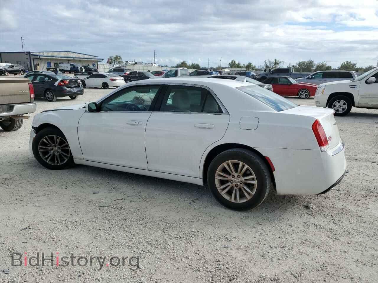 2017 CHRYSLER 300 - VIN: 2C3CCAAG1HH663580 - Фото 2