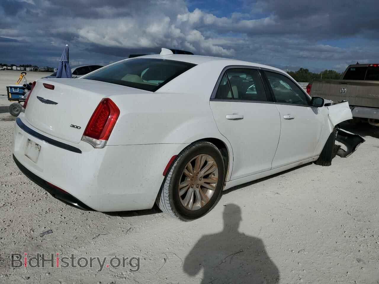 2017 CHRYSLER 300 - VIN: 2C3CCAAG1HH663580 - Фото 3