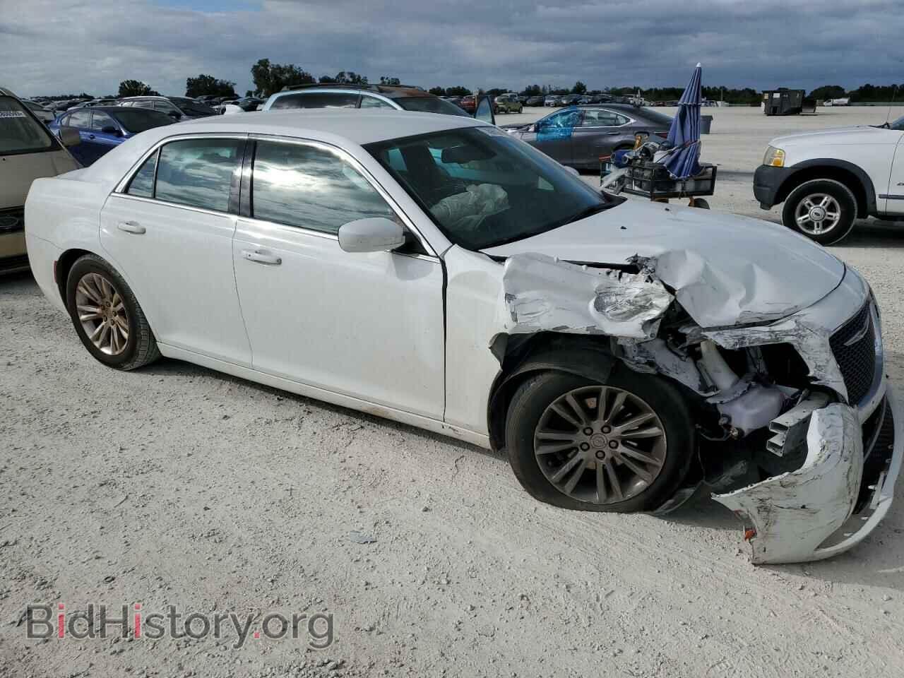 2017 CHRYSLER 300 - VIN: 2C3CCAAG1HH663580 - Фото 4