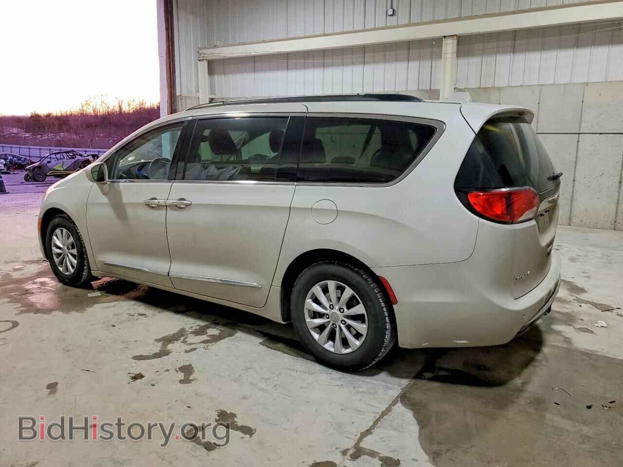 2017 CHRYSLER PACIFICA - VIN: 2C4RC1BG8HR553575 - Фото 2