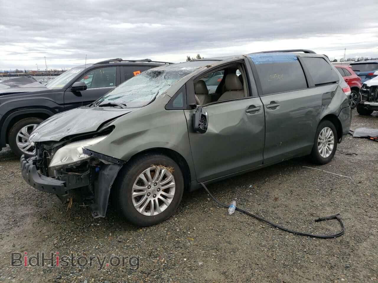 Photo 5TDYK3DC9BS057865 - TOYOTA SIENNA 2011