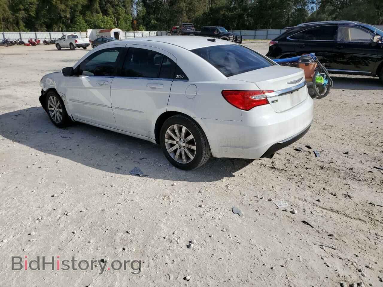 2013 CHRYSLER 200 - VIN: 1C3CCBBG0DN703640 - Фото 2
